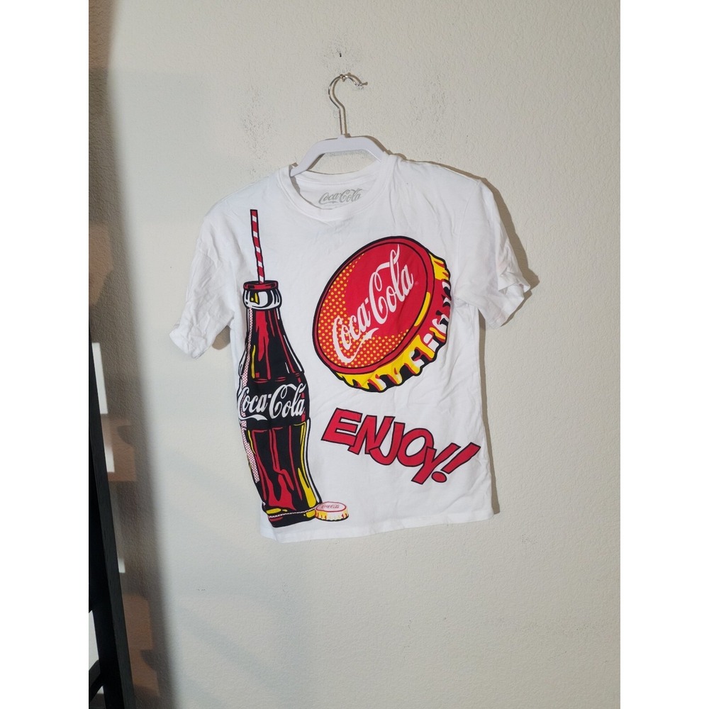 Coca  Cola Shirt Small.                          ‎  Bin 26